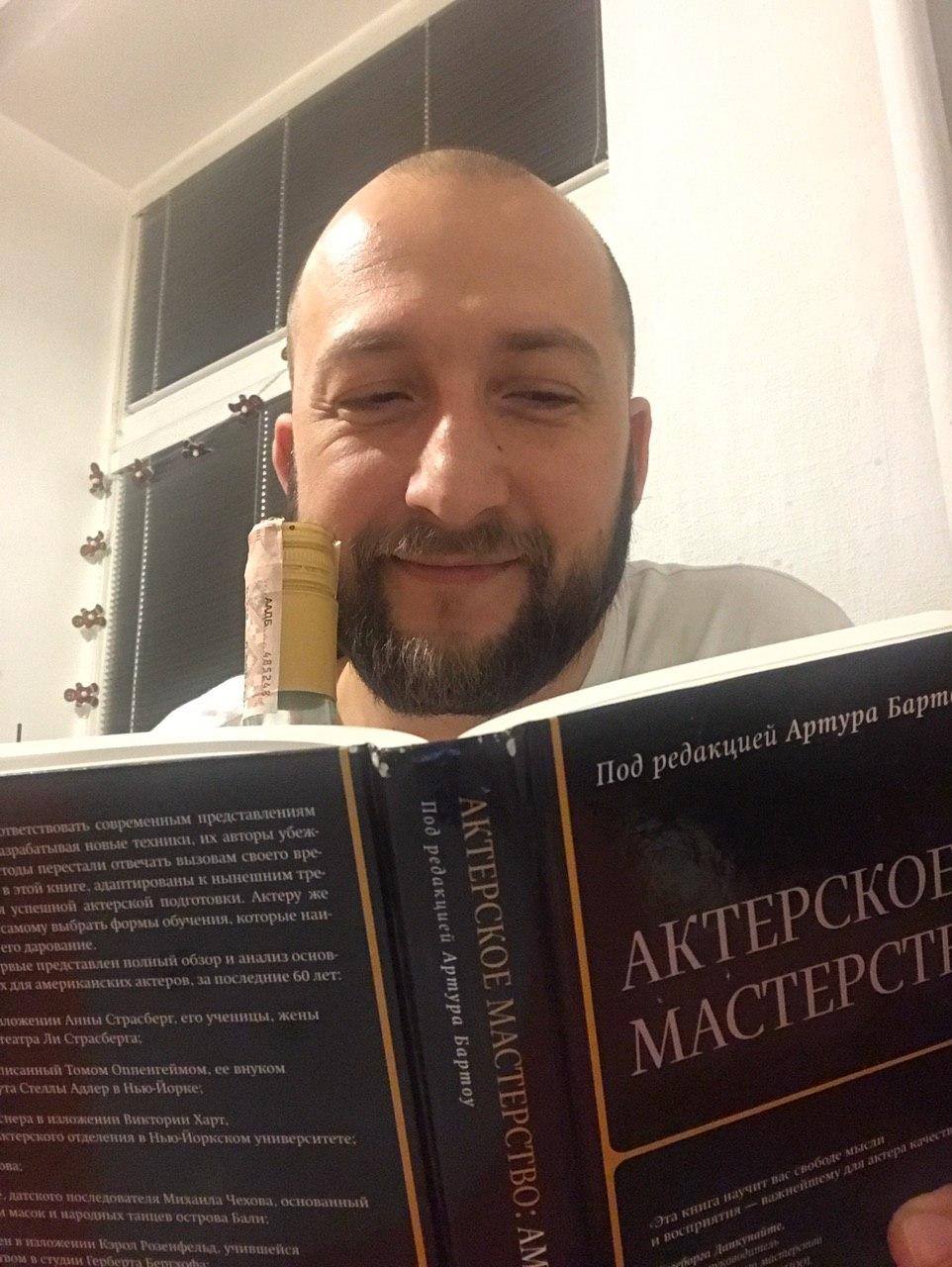 Актори студії «Мамахохотала» показали, чим займаються на карантині